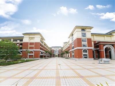 广东华侨中学国际课程